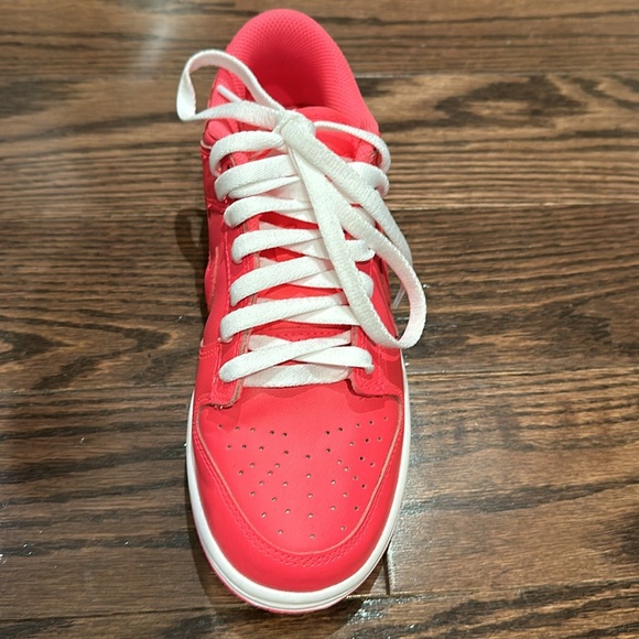 Hot pink Nike Dunks - Picture 8 of 13